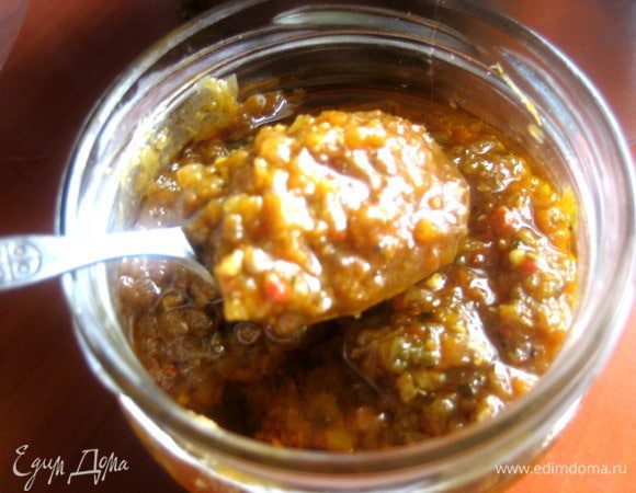 Аджику нам (и всей родне!) делает брат мужа из несколько видов перца..., поэтому сами мы не делаем))