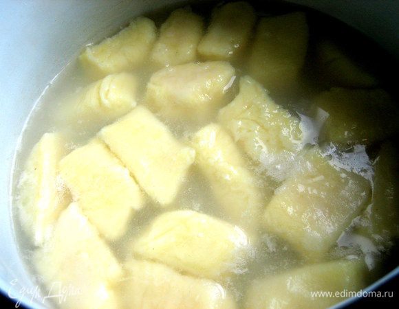 Остальные ньокки варим в кипятке как пельмени или вареники...