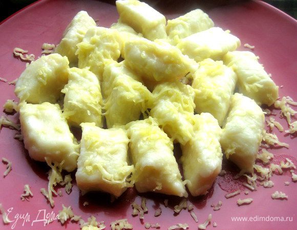 Посыпаем сыром и сразу кушаем)))