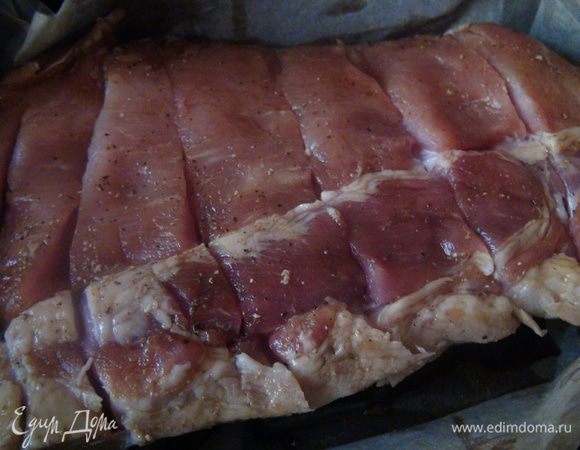 Ребрышки выбираем с мясом, моем, соли, перчим и ставим в духовку запекаться на 30-40 минут при т.180-200 гр.