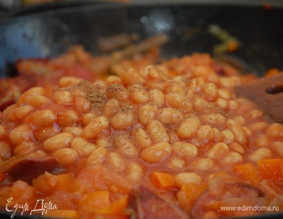 +фасоль, кориандр, зира.  Соль и перец по вкусу.  Тушим 5 минут.