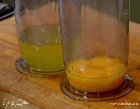 Белки отделить от желтков.