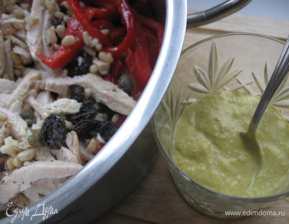 Смешать йогурт, Рас-эль-ханут, кунжутную пасту, добавить соус к курице и паприке, пере
мешать. 
Приятного аппетита!

