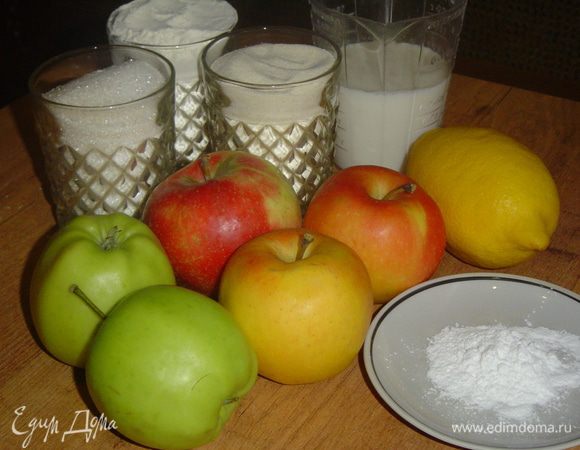 Больше всего времени займет подготовка продуктов, но без этого не обойтись. Так что начинаем процесс приготовления пирога именно с этого.