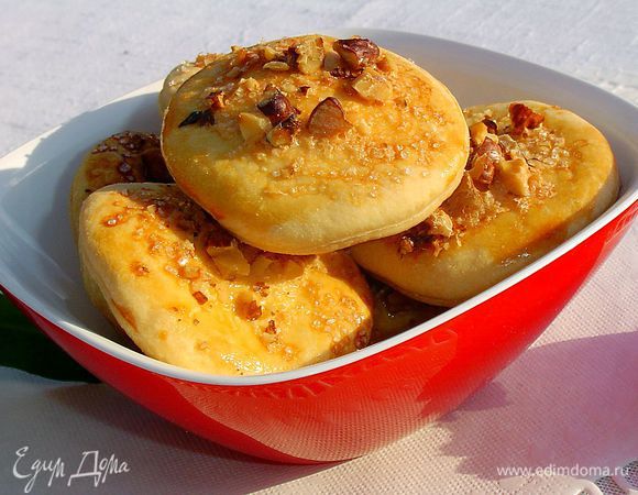 Печенье получается как слоеное: нежное и хрустящее. Вот так за короткое время можно приготовить чудесное тесто и вкусную выпечку!