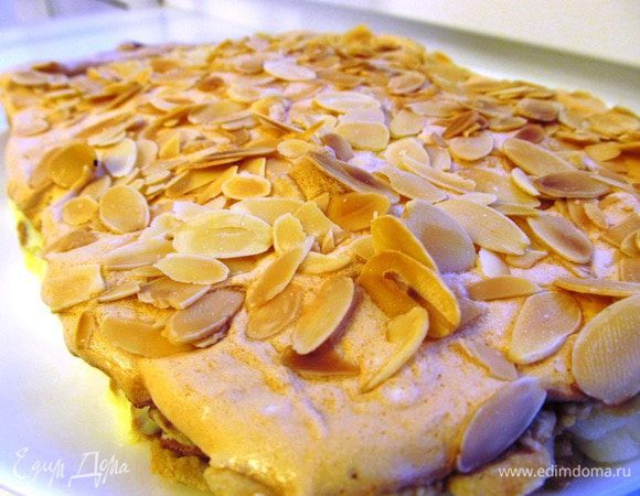 Достаем коржи. Выкладываем крем на одну часть и накрываем второй.Обрезаем неровные края. Ставим в холодильник на несколько часов, чтобы пляцок пропитался. Завариваем ароматный чай и поднимаем себе настроение. Приятного аппетита! 