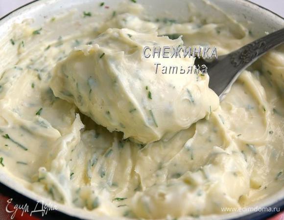 Крем к этому моменту загустел окончательно. Укроп моем, обсушиваем, мелко рубим и добавляем в крем. Я была готова съесть его уже на этом этапе:)