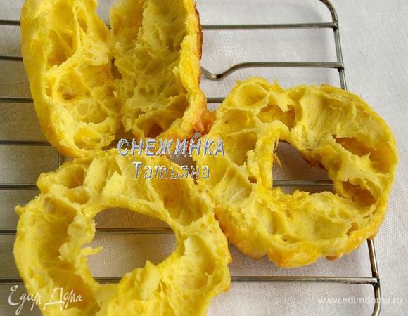 Вот такие пирожные внутри! Идеальные)) Каждое разрезаем вдоль пополам.