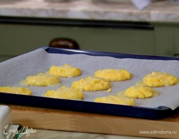 Отправить оладьи в разогретую духовку на 3–5 минут.