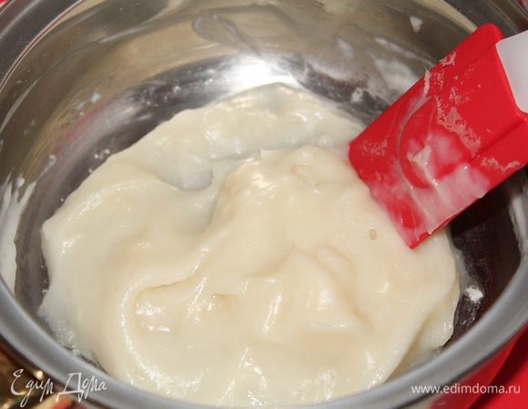 Приготовление мучной заварки:
В небольшую кастрюльку вливаем воду ,добавляем 2 ложки муки,
размешиваем и ставим на огонь, доводим до кипения, снимаем с огня и
хорошо размешиваем,оставляем остужаться до теплого состояния.