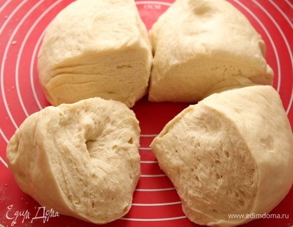 Затем тесто разделить на части 