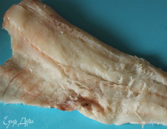 Я решила сэкономить время и взяла уже разделанное филе. 