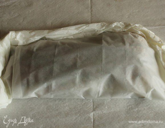 Упаковать рыбу в пергамент. Запекать 20-25 минут при температуре 180 градусов. Подавать  в пергаменте, разрезав его сверху. Наш быстрый ужин готов. Приятного аппетита!!!