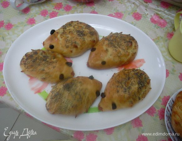 Выпекать в разогретой до 180 градусов духовке, до золотистого цвета (покупной ежик был даже более румяный).