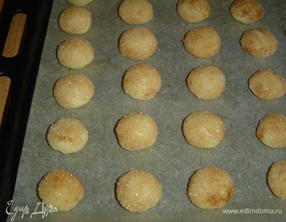  и выкладываем на противень, выпекаем 10-12 минут при 200 гр.