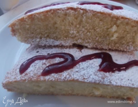 Пирог остудить в форме 10 минут. Затем снять форму и остужать дальше. Порезать на порции и присыпать пудрой, Я подавала с ягодным топингом,нереально вкусно!!!!!