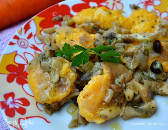 Блюдо получилось достаточно необычное, новое для нас... Но ОЧЕНЬ вкусное, и полностью в осеннем стиле, так сказать... То есть из продуктов, настолько типичных для этого времени года!!! )))     