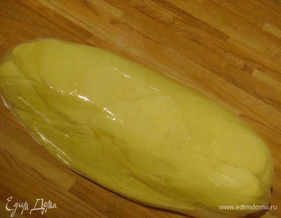 Укутать в пищевую плёнку и поместить в холод минимум  на 1 час.