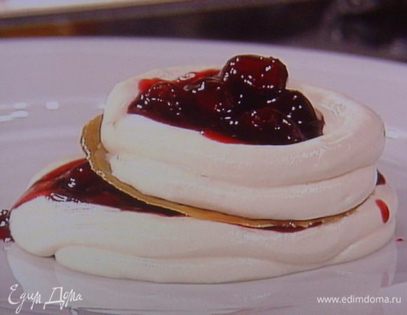 Таких слоёв делаем 2, т. к. немного сложно добиться равновесия, но если крем хорошо охлаждён, то башенки будут более устойчивыми.