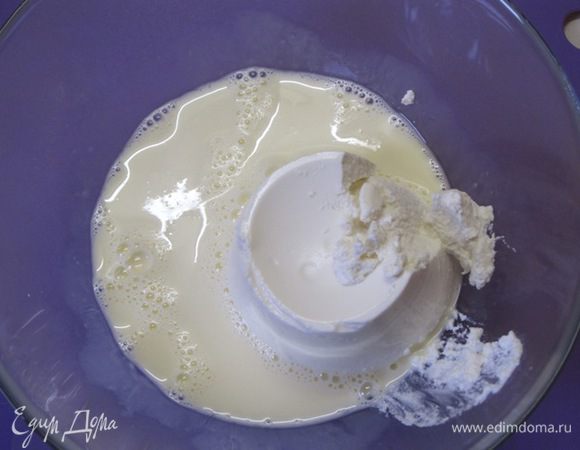 Выложить рикотту.