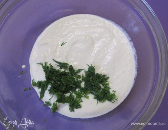 1/3 часть массы отложить, добавить мелко нарезанный укроп.