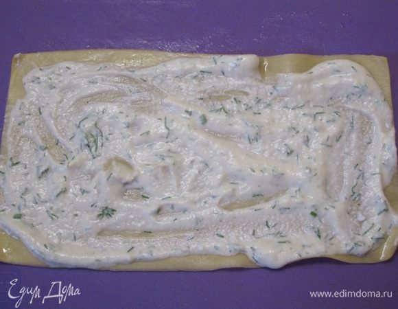 Намазать листы лазаньи этой массой.