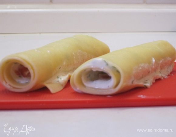 Свернуть рулетиками.