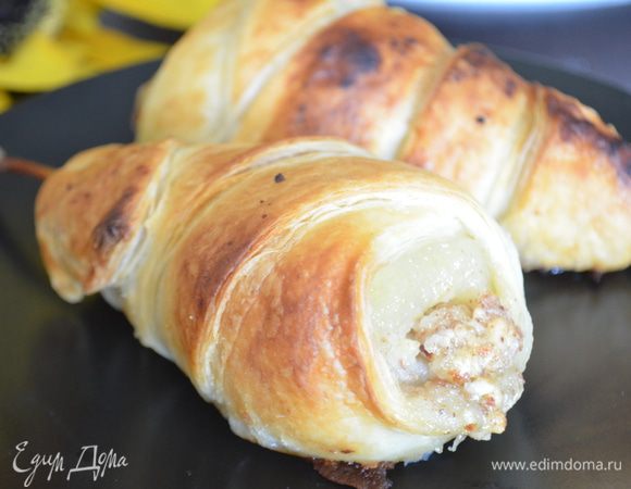 Выпекаем  25-30 минут при 200 гр. Подаем теплыми, с шариком мороженого или полив медом. К этому десерту при подаче нужен нож и вилка и есть его вкуснее всего теплым!