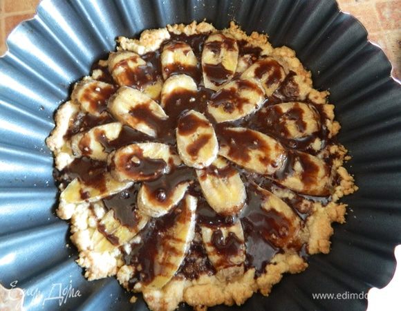 Пока тортик печется, на водяной бане топим шоколад, достаем тортик из духовки, поливаем растопленным шоколадом и наслаждаемся приятным чаепитием!