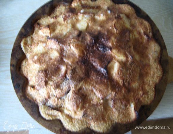 Готовый пирог вынимаем из формы и подаем к столу. Можно добавить немного мороженого (пломбир), будет очень вкусно!!! Наслаждаемся!!