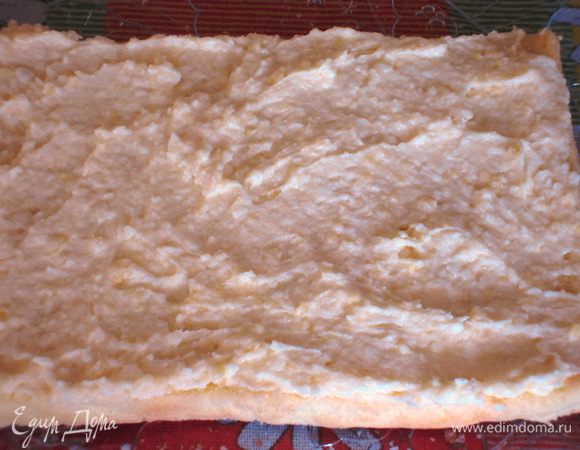 Пропитка:кокосовый ликёр разбавить водой в соотношении 1:1. Бисквит и кокосовую основу разрезать на 2 части. На блюдо положить бисквит, пропитать сиропом, затем обильно смазать кремом....