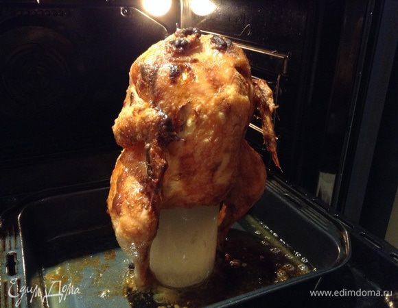 Отправьте курицу в холодную духовку, установите 180°C, запекайте 1,5 часа. Приятное аппетита!