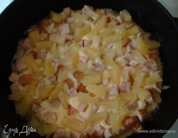 На курицу — кусочки ананаса.