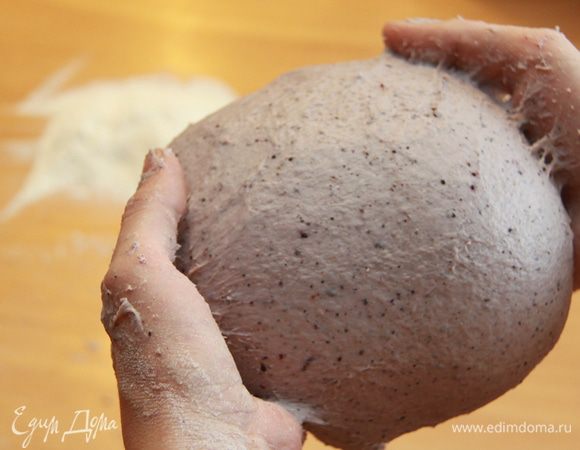 Получается лиловое тесто с фиолетовыми вкраплениями - очень красиво!