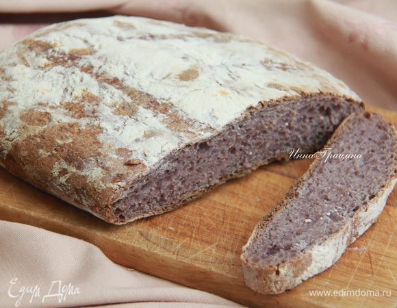 Выпекать в предварительно разогретой до 230*С печи первые 10-15 минут с паром, затем ещё 15-20 минут без пара. Остудить хлеб на решётке. Угощайтесь!