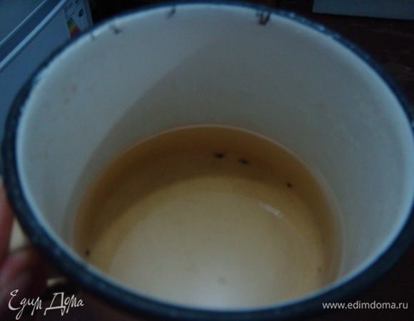 180 г сахара уварить с 100 мл.воды, и ввести этот кипящий сироп в белки. 