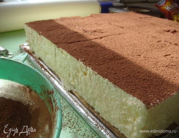 Присыпать какао порошком.