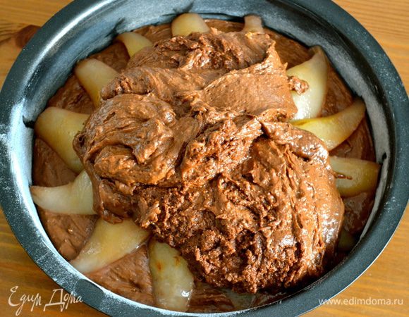 Затем выложить на них оставшееся тесто. 