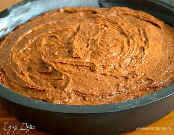 Разровнять верх пирога и выпекать в разогретой духовке 50 минут. В любом случае, следует ориентироваться по своей духовке, и готовность пирога проверить как всегда деревянной шпажкой.