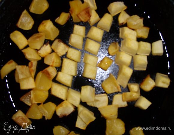 Предварительно запечь тыкву нарезав кубиком.
На хорошо разогретой сковороде обжарить тыкву 1 минуту на оливковом масле.