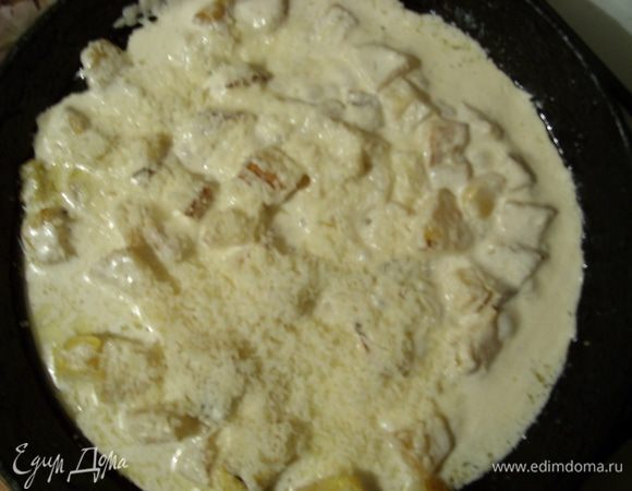 Добавить сыр мелко и соль, поварить 3-4 минуты.