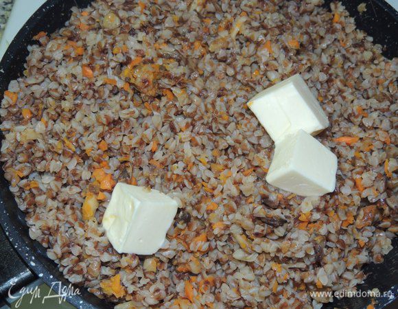 Соединить гречку с грибами и добавить сливочное масло. Это очень вкусно!
Приятного аппетита!