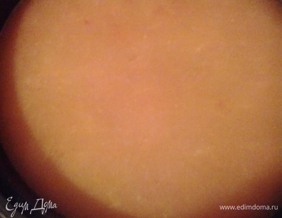 Заливаем овощи бульоном,варим 3 минуты. Затем добавить вермишель,соль,перец и шафран, проварить еще 2 минутки. Готово! Перед подачей посыпать рубленой зеленью.