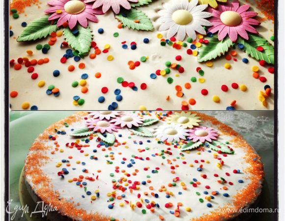 Собираем наш торт. Каждый корж смазать кремом, отправить в холодильник минимум на 2 часа (но на следующий день торт будет нежнее). Украсить по желанию. 
Приятного чаепития!