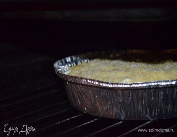 Выпекаем примерно 50 минут при 180 гр до зарумянивания верха пирога.