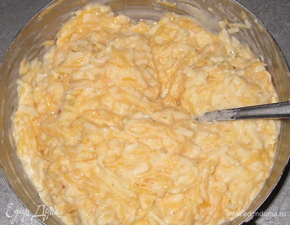 Всыпьте муку, перемешайте.