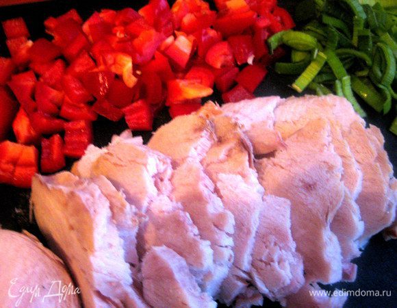 Делим на кусочки,но не обязательно мелкие.