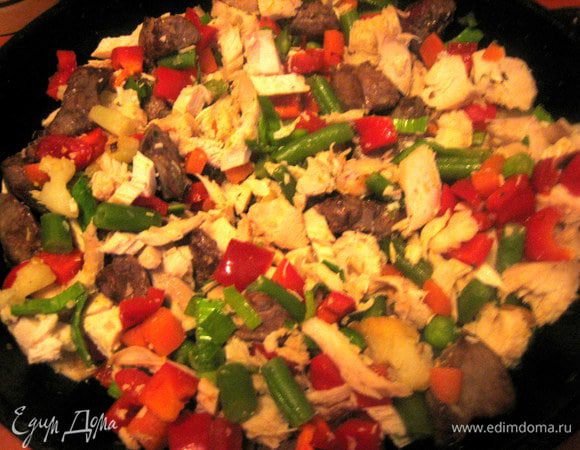 Пробуем на соль,перец и перемешиваем на огне.