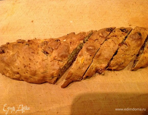 Нарезаем по диагонали на ломтики.