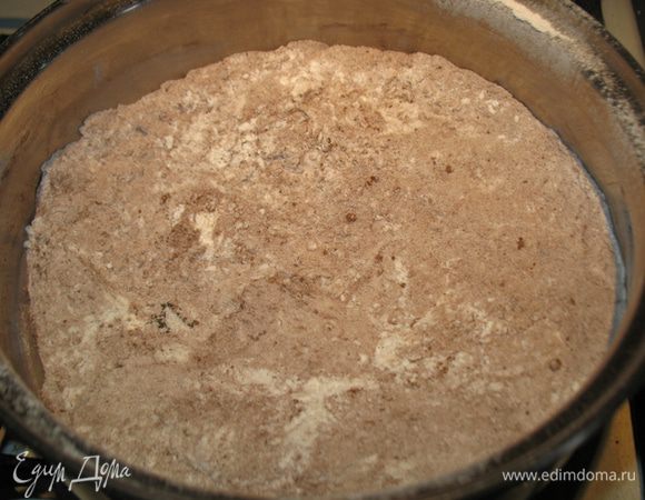 Просеять муку, какао и перемешать их. 